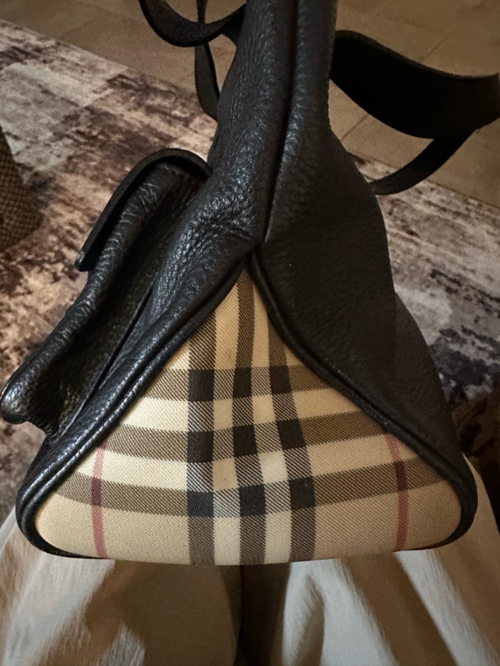 Burberry Black Leather Tote with Dual Front Flap Pockets - Picture 2 of 4